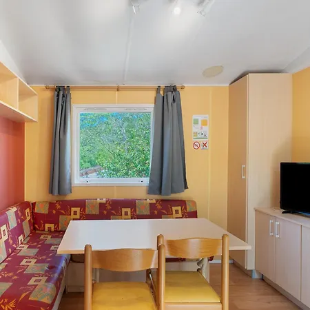 Mobilhome Frêne Avec Terrasse 4 P Hébergement de vacances Saint-Martial-de-Nabirat