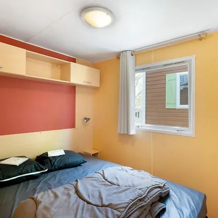 Mobilhome Frêne Avec Terrasse 4 P Hébergement de vacances Saint-Martial-de-Nabirat