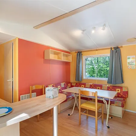 Mobilhome Frêne Avec Terrasse 4 P Hébergement de vacances Saint-Martial-de-Nabirat